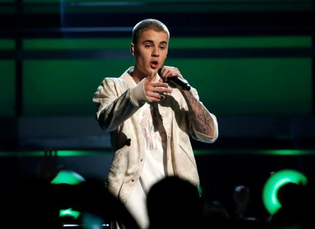 Justin Bieber Forgot Lyrics to Despacito on Stage