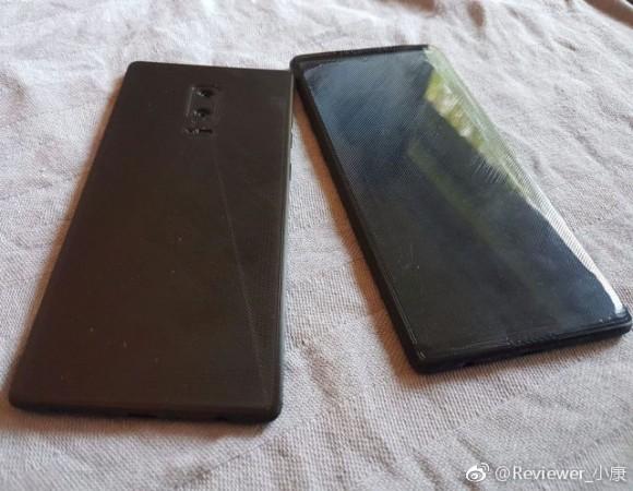 There is no fingerprint sensor at the back of the Galaxy Note 8 dummy unit. Samsung Galaxy Note 8