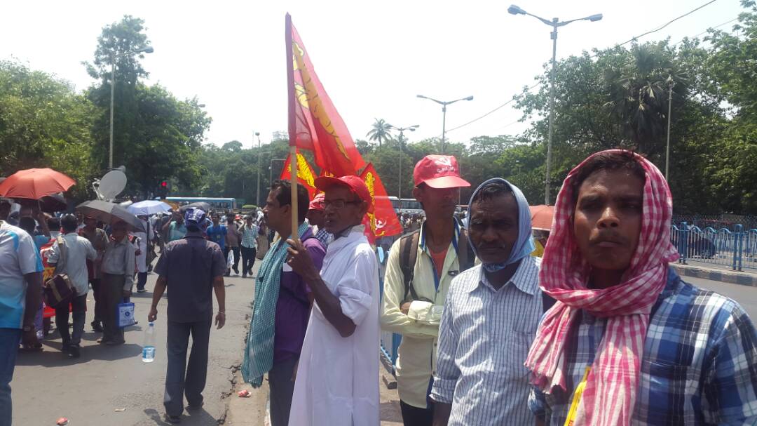 Left Protesters Become Violent During Rally To Nabanna; Police Open ...