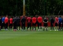 Manchester United hold minutes silence for Manchester attack victims