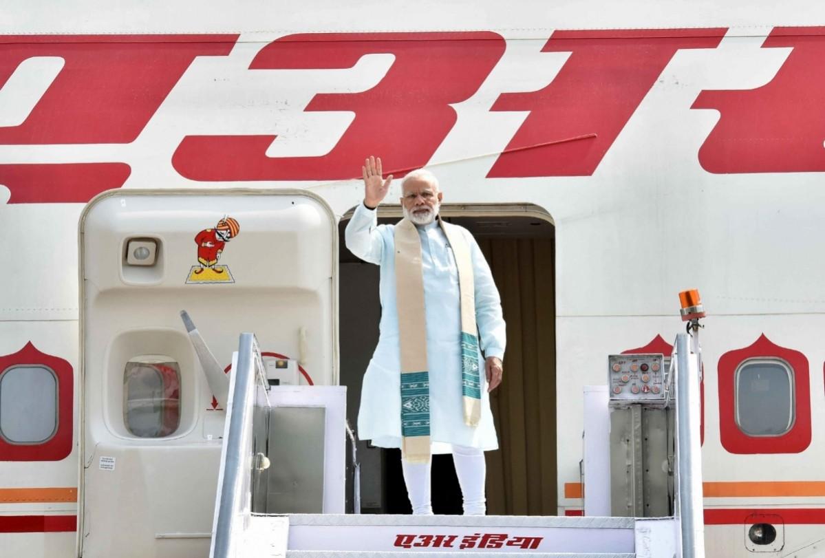 Narendra Modi dons a crisp kurta paired with a shawl with printed border Narendra Modi