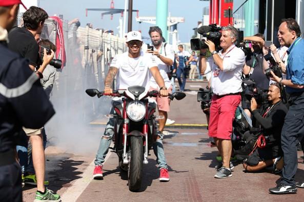 Lewis Hamilton. Lewis Hamilton, Ayrton Senna, Sebastian Vettel, 2017 Monaco Grand Prix, Formula One