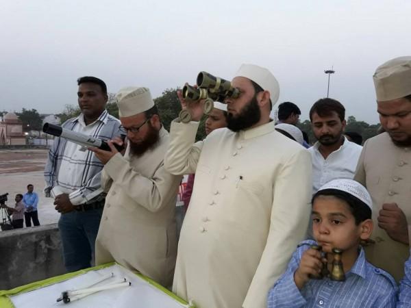 In picture: Markazi Chand Committee members try to spot the Ramadan 2017 moon on Friday, May 26, 2017. Ramadan 2017