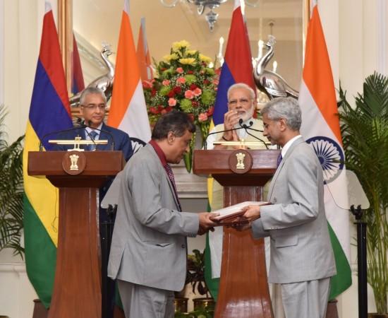 PM Narendra Modi and the Prime Minister of the Republic of Mauritius, Pravind Kumar Jugnauth witnessing the exchange of agreements, at Hyderabad House, in New Delhi on May 27, 2017. Mauritius, Pravind Kumar Jugnauth, PM Modi, Narendra Modi