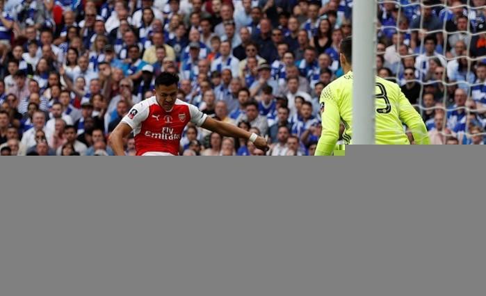 Alexis Sanchez scores for Arsenal early in the FA Cup 2017 final, May 27, 2017 Alexis Sanchez, Arsenal, Thibaut Courtois, Chelsea, FA Cup final