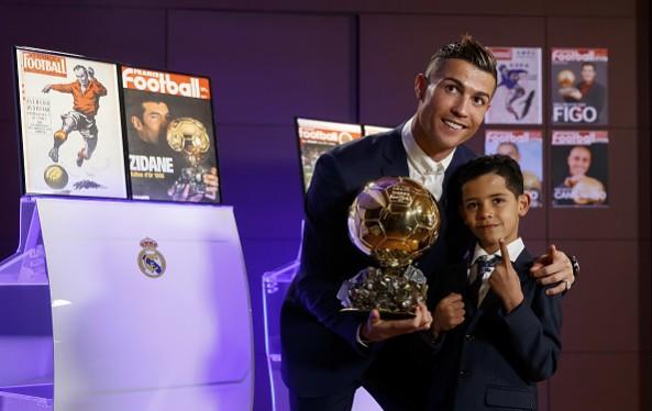 Cristiano Ronaldo and his son. Cristiano Ronaldo, Cristiano Ronaldo Jr, goal, free kick