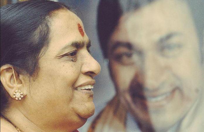 Kannada film produced Parvathamma Rajkumar passes away in Bengaluru; Kiccha Sudeep, Ramesh, Ramya mourn the loss Parvathamma Rajkumar, death, Rajkumar, Kannada movie, producer,