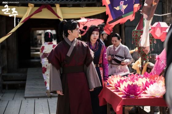 Kim Hwa Gun is blindly in love with the Crown Prince. Ruler: Master Of The Mask