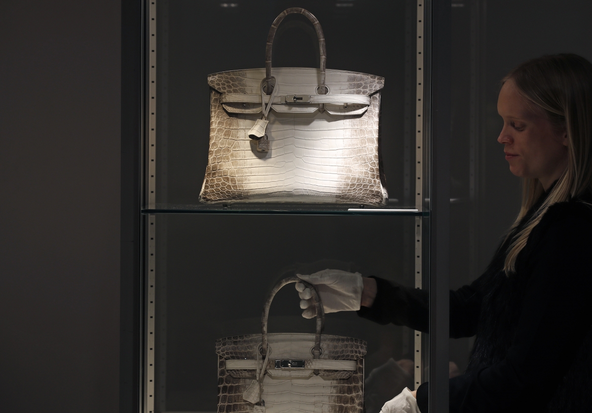 Rare, diamond-encrusted Hermes bag auctioned for USD 3,00,000; sets world  record - India Today