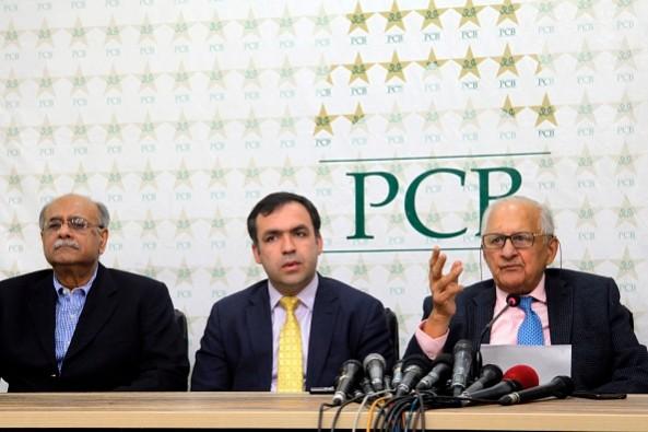 (From L) Pakistani chairman executive committee Najam Sethi, Afghanistan cricket board chief Atif Mashal and chairman PCB Shaharyar Khan during a joint press conference in Lahore, on May 27, 2017 afghanistan cricket