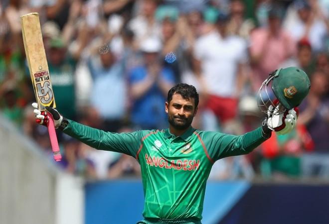 Tamim Iqbal celebrates after completing a wonderful century, June 1, 2017 Tamim Iqbal, Bangladesh, England, ICC Champions Trophy, Match 1