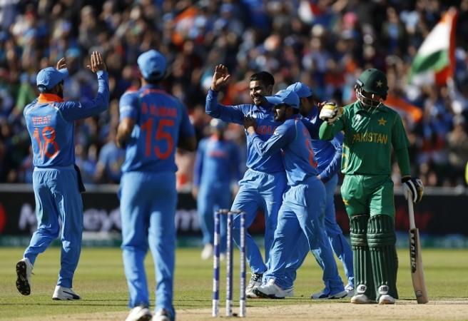 Ravindra Jadeja and the rest of the bowlers backed their batsmen up by bundling Pakistan out, June 4, 2017 Ravindra Jadeja, India, Azhar Ali, Pakistan, ICC Champions Trophy 2017