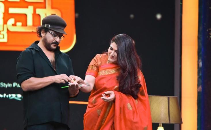 Ravichandran with Khushbu on Akul Balaji-hosted Super Talk Time. Ravichandran with Khushbu on Super Talk Time