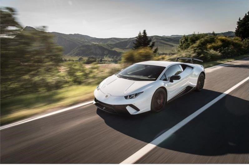 Lamborghini Huracan Catches Up With Iconic Gallardo Sells