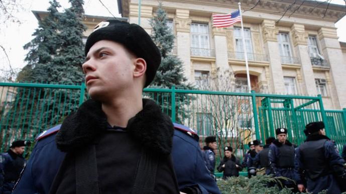 Ukrainian police outside the US embassy in Kiev US embassy