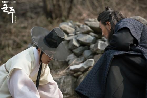 Dae Mok sets a trap for King Yi Sun in Ruler: Master Of The Mask episodes 19 and 20. Ruler: Master Of The Mask