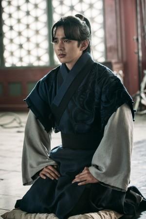 Crown Prince Yi Sun risks his life in Ruler: Master Of The Mask episodes 19 and 20. Ruler: Master Of The Mask