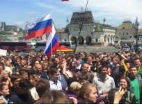 Russian police detain people at opposition protest against corruption