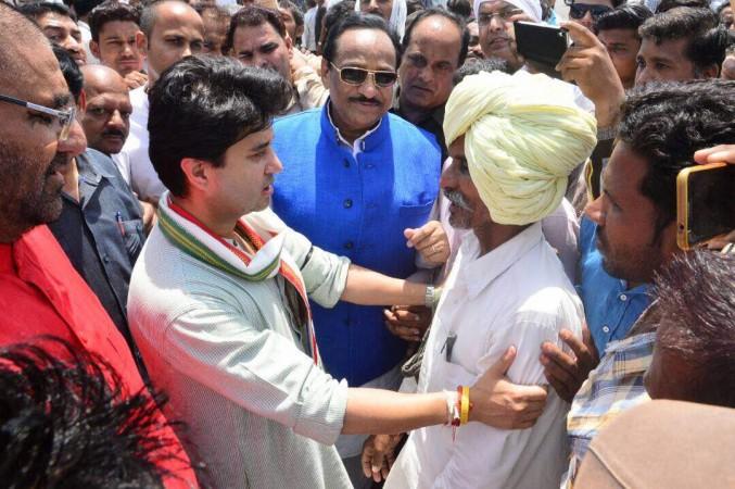 Congress leader Jyotiraditya Scindia meets farmers in Madhya Pradesh on Tuesday, June 13, 2017. Jyotiraditya Scindia