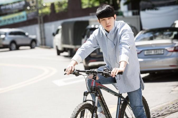 Things might not be easy for serial killer Jung Hyun Soo in the upcoming episodes of Suspicious Partner. Suspicious Partner