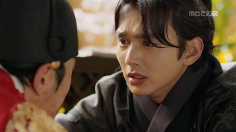 Crown Prince gets involved in an heated argument with the King. Ruler: Master Of The Mask