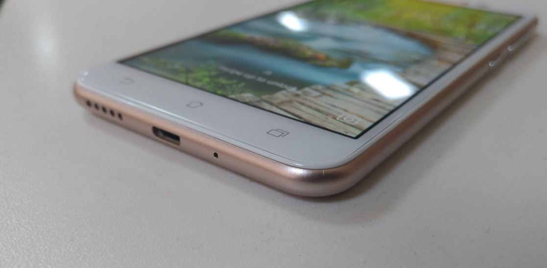 Asus Zenfone Live with 2.5D Glass cover on the front panel Asus, Zenfone Live, review, hands on, first impression, final verdict