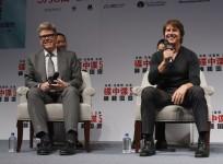 Christopher McQuarrie and Tom Cruise