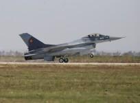 F-16 fighter jet