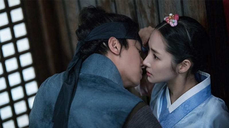 No romance for Prince Jinseong Daegun and Shin Chae Kyung in Seven Day Queen episode 7. Seven Day Queen