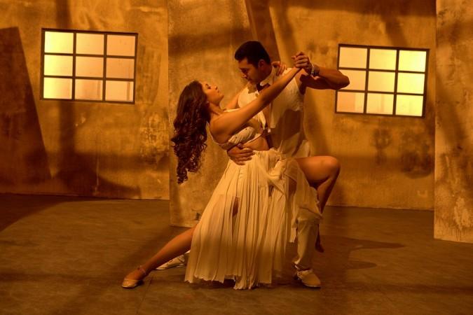 Jayam Ravi and Sayyeshaa in Vanamagan. Jayam Ravi and Sayyeshaa's Vanamagan