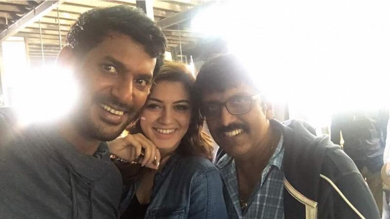 Vishal, Hansika Motwani and B Unnikrishnan in the sets of Villain movie. Vishal, hansika motwani, B Unnikrishnan, Villain
