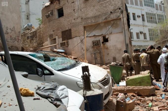 Saudi security forces work at a scene after a suicide bomber blew himself up in Mecca, Saudi Arabia June 23, 2017. Mecca Blast