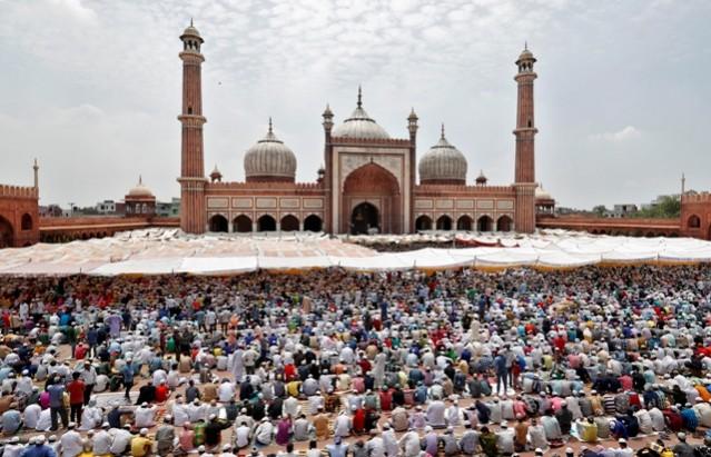 Muslims offer prayers during Ramadan month inside Jama Masjid in the old quarters of New Delhi. Ramadan, ramadan 2017, eid al-fitr, eid al-fitr 2017