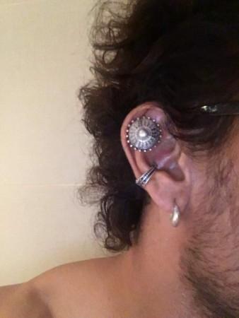 Aamir Khan's permanent ear piercing for Thugs of Hindostan Aamir Khan, Thugs of Hindostan