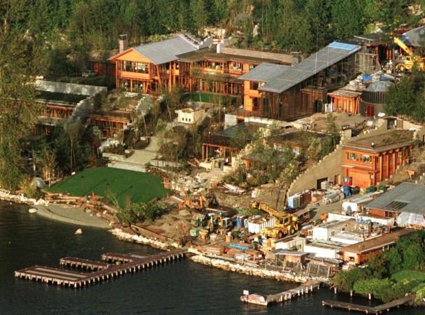 After seven years of construction and $60 million, Microsoft mogul Bill Gates and wife Melinda have finally moved into their Lake Washington waterfront home in Medina, Washington, a suburb of Seattle. It was announced September 28 that Gates was the richest man in the world, with an estimated net worth of $39.8 billion. Bill Gates' Xanadu 2.0 house