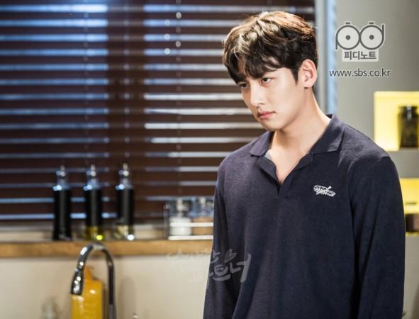 Noh Ji Wook might reinvestigate the murder case of Noh Young Suk. Suspicious Partner