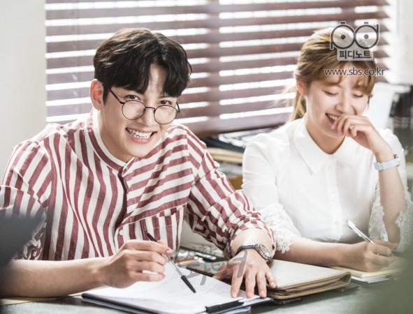 Love is in the air for Noh Ji Wook and Eun Bong Hee. Suspicious Partner