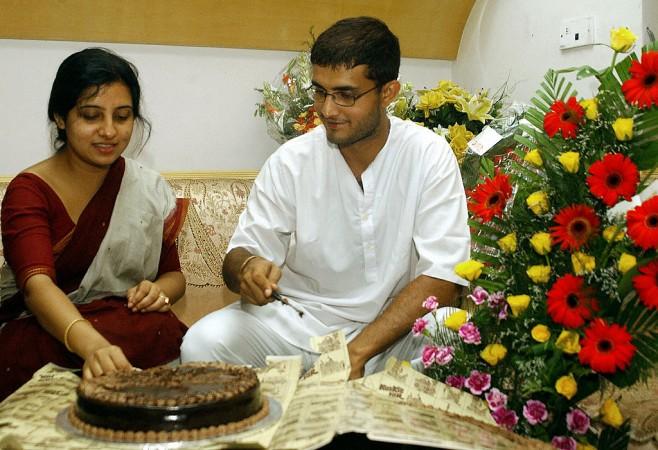 Sourav Ganguly (R) cuts a cake as he celebrates his 32nd birthday accompanied by his wife Dona at their home in Calcutta, 08 July 2004 Sourav Ganguly (R) cuts a cake as he celebrates his 32nd birthday accompanied by his wife Dona at their home in Calcutta, 08 July 2004