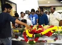 Ravi Teja seen paying last respects to Rama Naidu