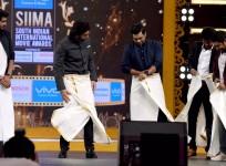 Ranbir Kapoor learning wearing 'Veshti' at SIIMA