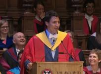 Justin Trudeau surprises Scottish graduates with impeccable local accent