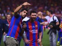 Luis Suarez, Lionel Messi, Swimming pool, Barcelona, keepy-uppy