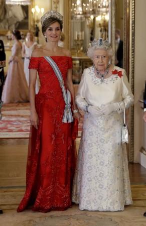 Queen Letizia of Spain with Britain's Queen Elizabeth II Queen Letizia of Spain
