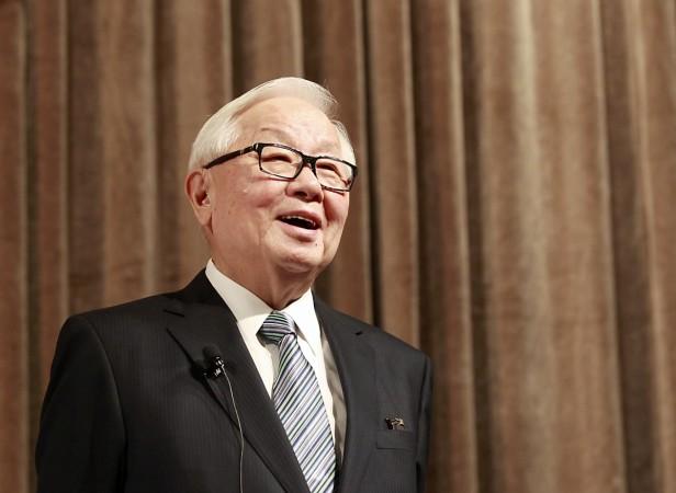 Taiwan Semiconductor Manufacturing Corporation (TSMC) Chairman Morris Chang answers a question during an investor conference in Taipei in this 2014 file photo. REUTERS/Pichi Chuang Morris Chang