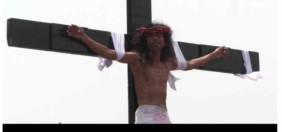 Crucification, weird news, bizarre rituals, Philippines,