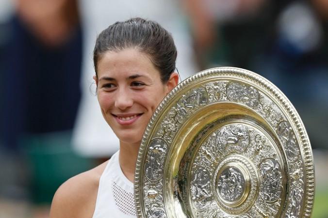 Pretty as a picture is Garbine Muguruza after clinching her first Wimbledon title, July 15, 2017 Garbine Muguruza, Wimbledon 2017, trophy, final, Venus Williams