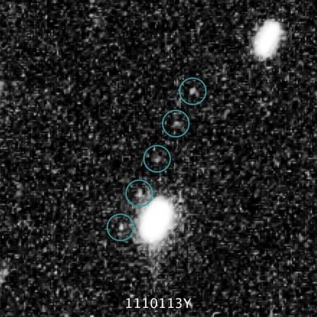 An annotated overlay of 5 Hubble Space Telescope Wide Field Camera 3 discovery images of 2014 MU69 taken on June 24, 2014. The images were taken at 10-minute intervals. The positions of 2014 MU69 in the 5 images are shown by the green circles. nasa, New Horizons, occultation, space, 2014 MU69,