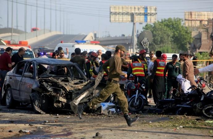 Rescue workers and policemen gather after a suicide blast in Lahore Lahore Blast