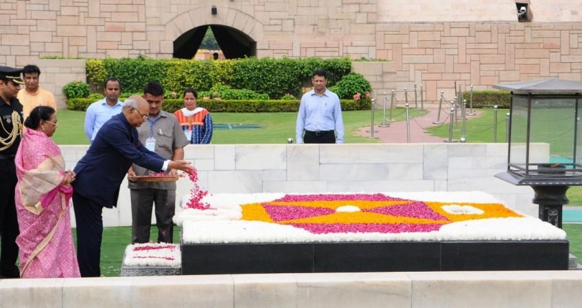 Ram Nath Kovind pays tribute to Mahatma Gandhi at Rajghat Ram Nath Kovind
