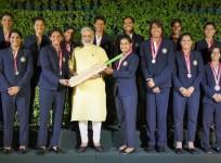 PM Narendra Modi with India women's cricket team